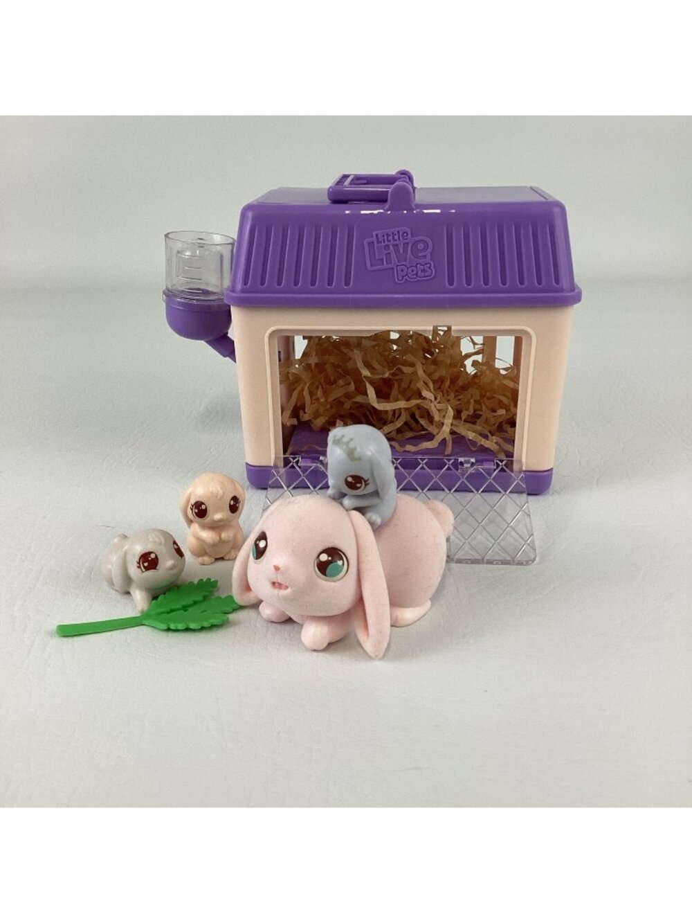 Moose Little Live Pets Hutch Carrier Mama Bunny Surprise Babies Food Bottle Toys